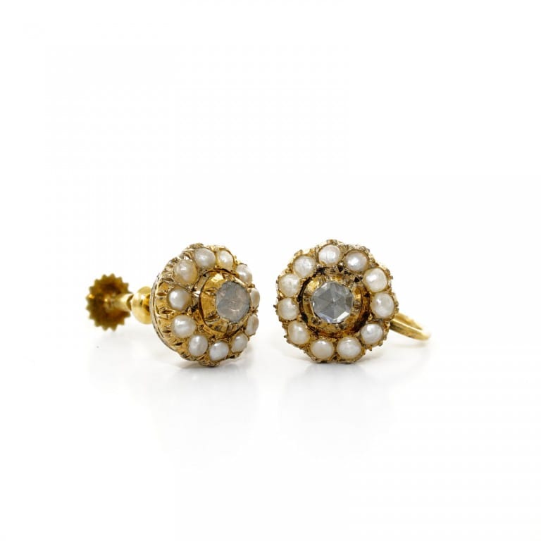 Vintage earrings in yellow gold