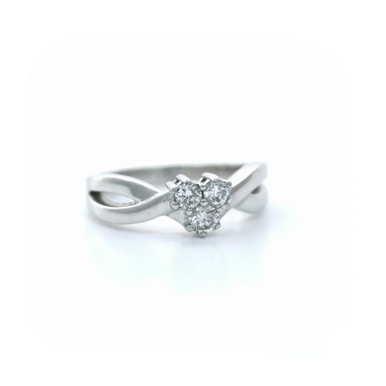 White Gold Ring with 3 diamonds