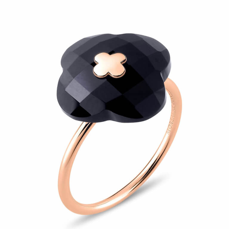 Morganne Bello - Victoria ring in pink gold with onyx clover
