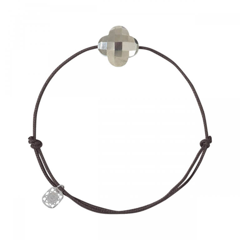 Morganne Bello - Friandise bracelet sur cordon chocolat avec trèfle Pyrite