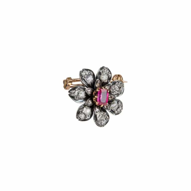 Vintage Jewelry - Vintage brooch in pink gold and blackened silver, floral motif set with a ruby ​​surrounded by 21 diamonds