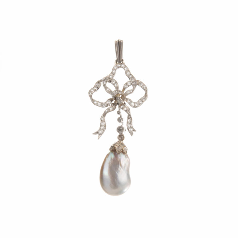 Vintage Jewelry - Gold and platinum pendant with a fine pearl
