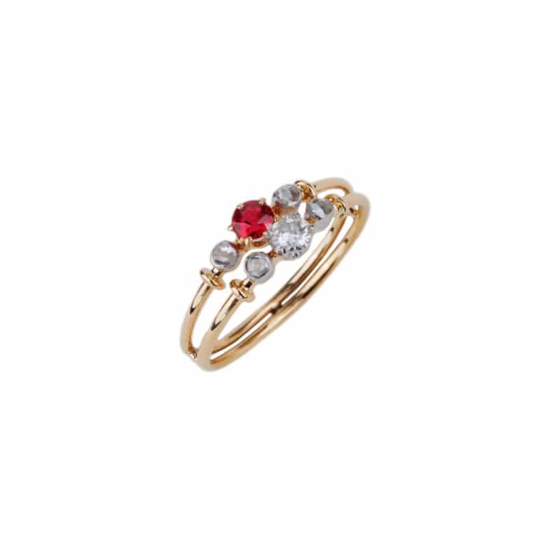 Vintage Jewelry - Vintage ring in 750 yellow gold, double round wire, set with 4 bezel-set rose-cut diamonds, 1 old diamond and a round ruby